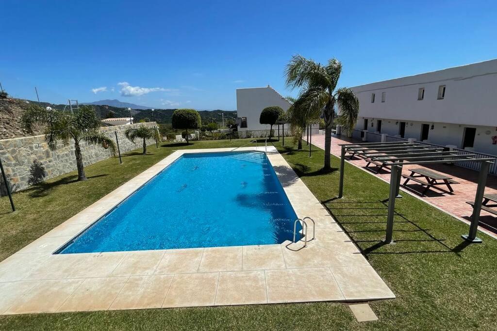 Atico Con Bonita Vista. En Urbanizacion Privada.! Apartment Estepona Exterior photo